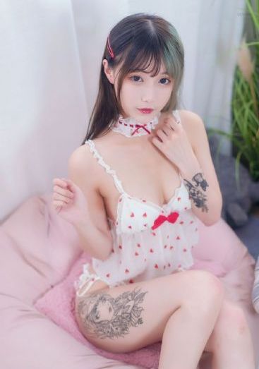 露出屁股从白打到红_高清在线观看
